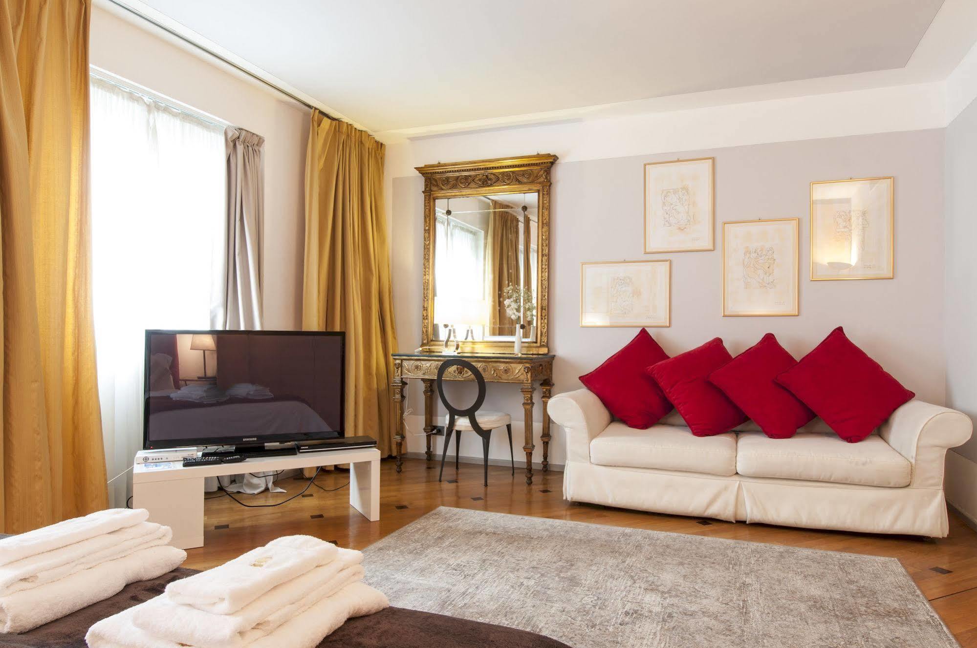 Milan Royal Suites Exteriör bild
